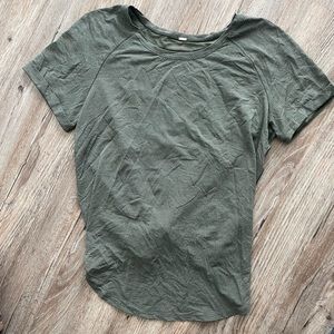 In AMAZING condition Lululemon size 8